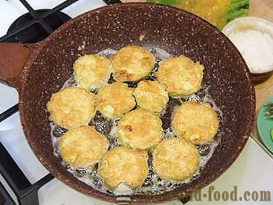 Una receta simple para el calabacín frito en la sartén