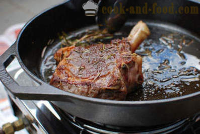 Filete de carne de vaca en una receta sartén
