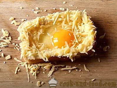Hot sándwich de huevo y queso en el horno para el desayuno