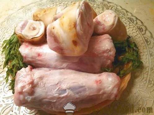 Sabrosas patas de cerdo en gelatina y carne