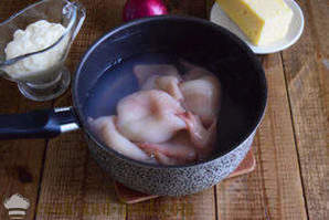 Ensalada de calamares con queso y huevos