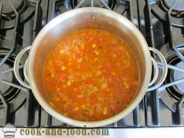 Sopa de tomate con garbanzos y verduras