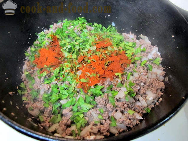 Sopa de arroz con col y carne picada