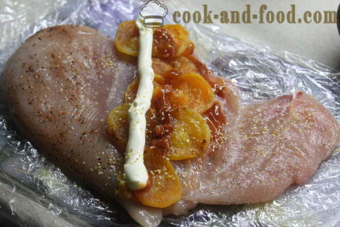 Rollos de pollo con piña y albaricoque - cómo hacer rollos de pollo, con un paso a paso las fotos de la receta