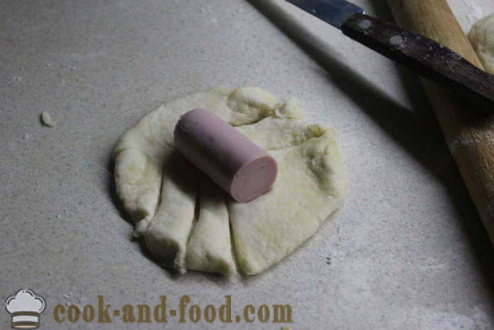 Cerdos en mantas en el yogur y la levadura - cómo cocinar perros calientes en pasteles en el horno, con un paso a paso de la receta fotos