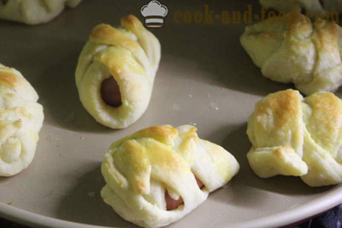 Cerdos en mantas en el yogur y la levadura - cómo cocinar perros calientes en pasteles en el horno, con un paso a paso de la receta fotos