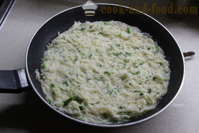 Guarnición de arroz quebradiza deliciosa con crema agria y hierbas - cómo cocinar un delicioso plato de arroz, un paso a paso de la receta fotos
