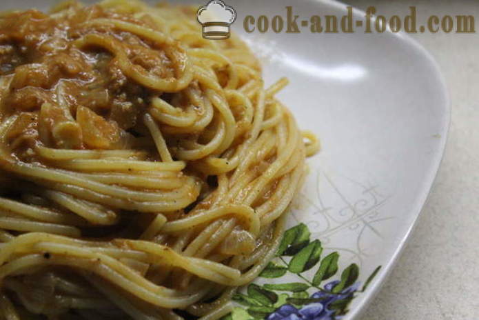 Espaguetis con atún enlatado en salsa de tomate y crema deliciosa - tanto para cocinar espaguetis, un paso a paso de la receta fotos