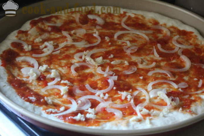 Pizza de levadura con la carne y el queso en casa - paso a paso la receta foto-pizza con carne picada en el horno