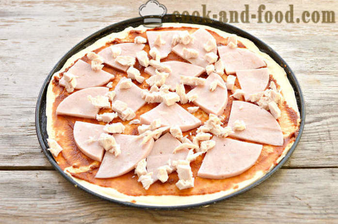 Pizza casera con salchichas a partir de masa sin levadura - cómo hornear un pastel de pizza de hojaldre, con un paso a paso las fotos de la receta