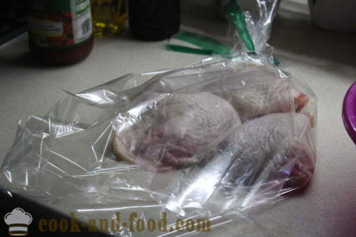 Muslos de pollo al horno en la manga - como un deliciosos muslos de pollo al horno en salsa de soja, un paso a paso de la receta fotos
