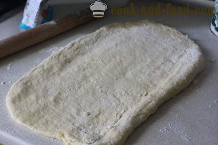 Empanada con la col joven de masa de levadura - cómo decorar un pastel de levadura con repollo, paso a paso las fotos de la receta