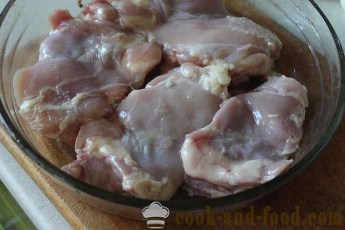 Muslo de pollo sin hueso con setas en el horno - cómo cocinar una deliciosa muslos de pollo en el horno, con un paso a paso las fotos de la receta