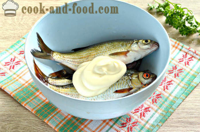 Pequeño pescado al horno en el horno - cómo cocinar un delicioso pescado de río pequeño, paso a paso las fotos de la receta