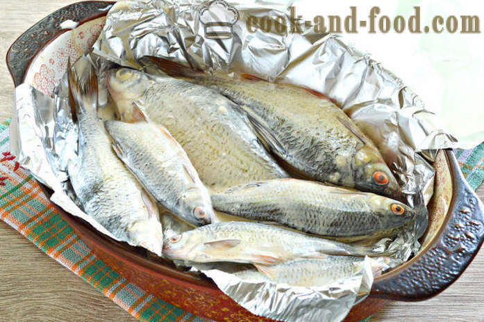 Pequeño pescado al horno en el horno - cómo cocinar un delicioso pescado de río pequeño, paso a paso las fotos de la receta