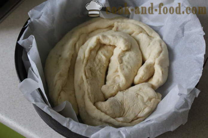 Torta de levadura con la cereza-caracol - cómo hacer un pastel de cereza como un caracol de masa de levadura, un paso a paso de la receta fotos
