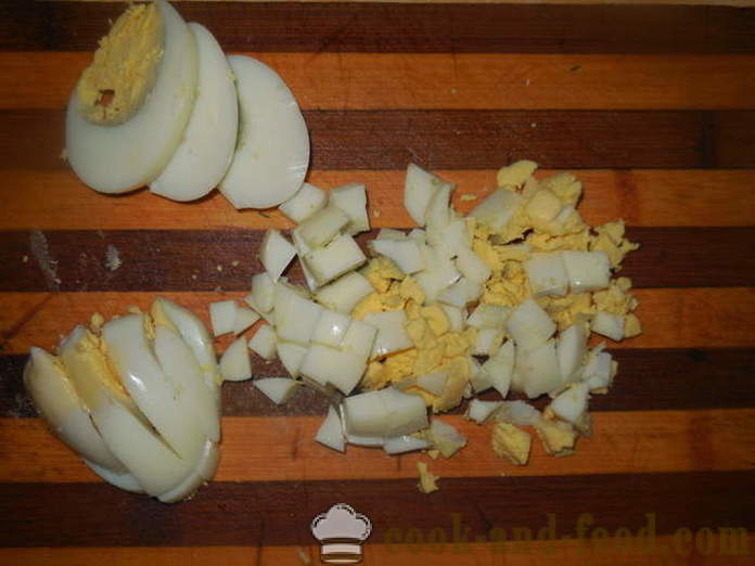 Tortas con huevo y cebolla en una sartén - a hornear bollos de pan sin levadura, un paso a paso de la receta fotos