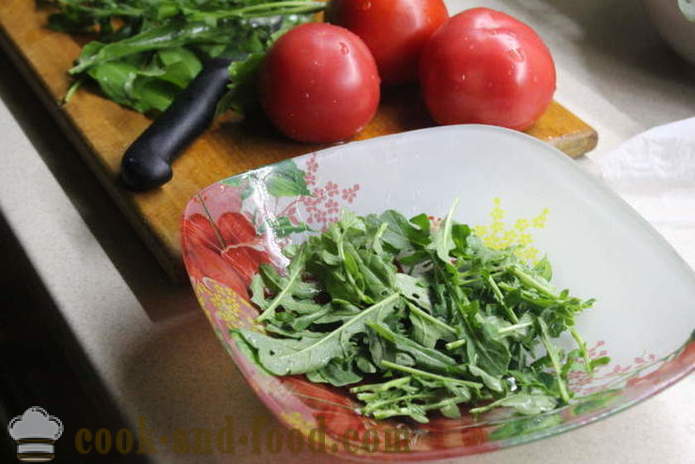 Deliciosa ensalada con rúcula y tomates - cómo preparar una ensalada de rúcula, un paso a paso de la receta fotos