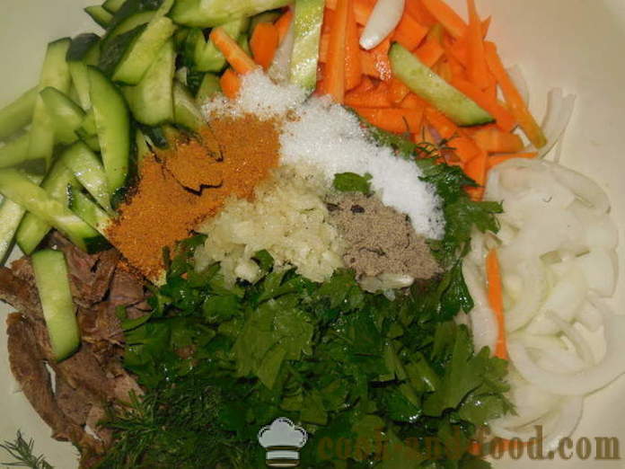 Ensalada con la carne en Corea con los pepinos y zanahorias - cómo cocinar la carne en Corea, un paso a paso de la receta fotos