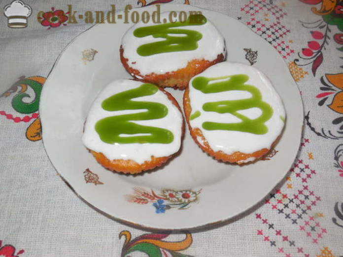 Magdalena simple en la mayonesa y crema agria - cómo hornear un pastel sin mantequilla, un paso a paso de la receta fotos