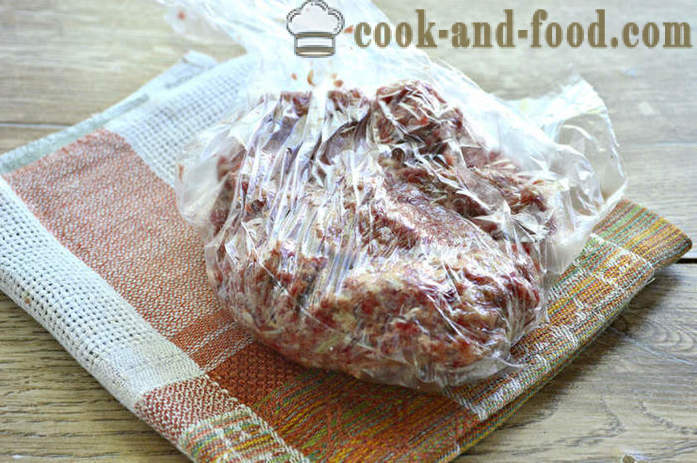 Jugosas hamburguesas de carne con patatas crudas ralladas - Cómo hacer hamburguesas de carne picada con patatas, un paso a paso de la receta fotos
