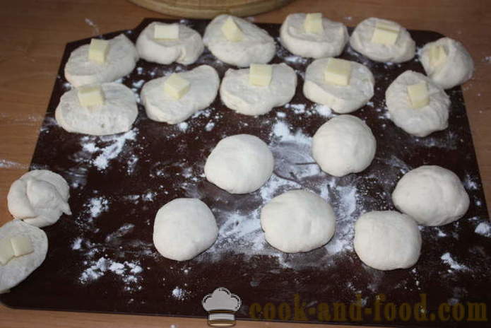 Rosquillas exuberantes en la levadura rellenos de queso - cómo hacer buñuelos con el relleno, un paso a paso de la receta fotos