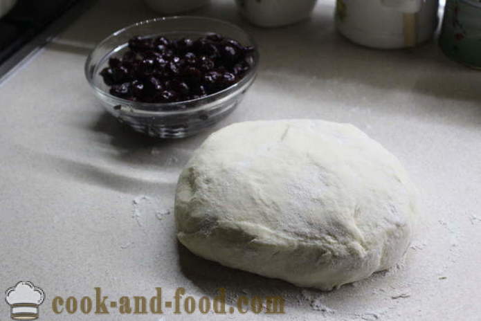 La masa de las bolas de masa con levadura - Cómo preparar la masa para empanadillas en la máquina para hacer pan, un paso a paso de la receta fotos