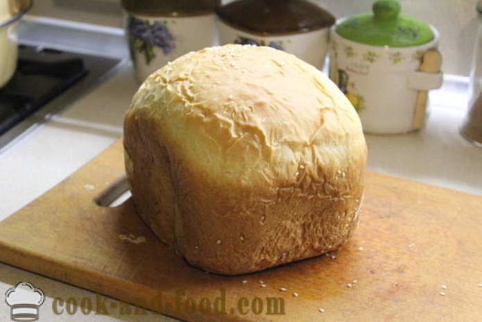 El pan blanco lechoso en la máquina de pan - a hornear el pan en la leche, un paso a paso de la receta fotos