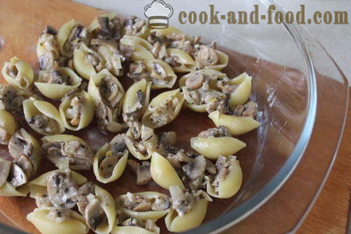 Pastas rellenas conchas con champiñones picados - Cómo hacer rellenas de pasta conchas en el horno, con un paso a paso las fotos de la receta