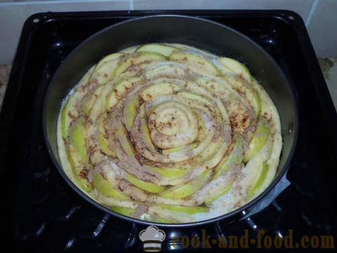 Tarta de manzana levadura Rose - cómo cocinar un pastel de manzana con la masa en forma de rosas, paso a paso las fotos de la receta