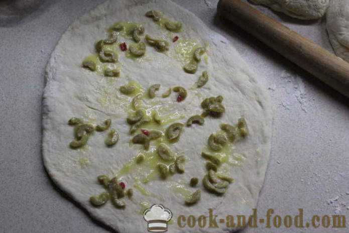 Pan de levadura al horno con aceitunas y pimientos - cómo hacer pan italiano en el horno, con un paso a paso las fotos de la receta