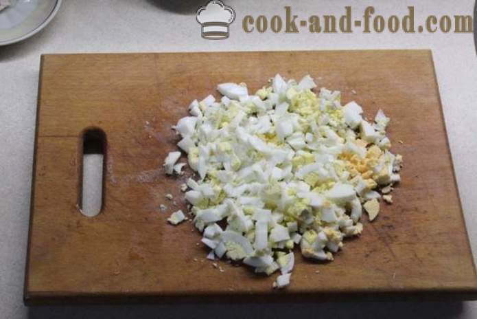 Ensalada con capas de setas, de mama y de piña - ¿Cómo hacer ensalada de piña con el pollo, un paso a paso de la receta fotos