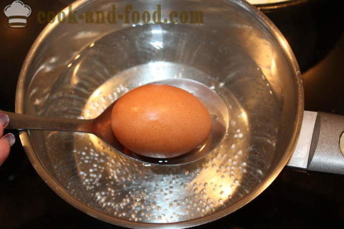 Huevo escalfado en agua - cómo cocinar un huevo escalfado en casa, paso a paso las fotos de la receta