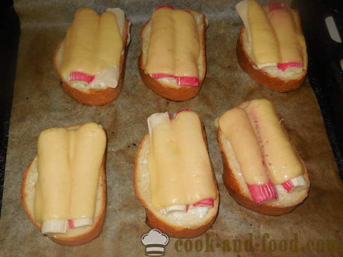 Bocadillos calientes con queso y palitos de cangrejo - Cómo hacer bocadillos calientes en el horno, con un paso a paso de la receta fotos