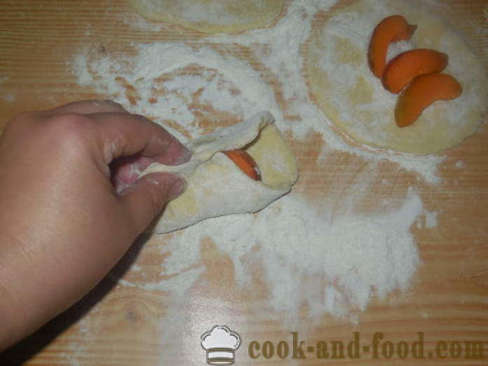 Tartas de queso cottage masa con albaricoques en una cacerola - cómo hacer pasteles con albaricoques, paso a paso las fotos de la receta