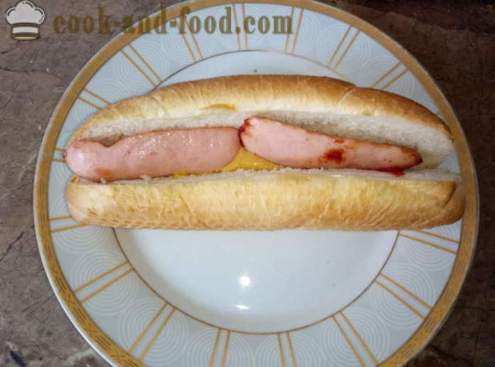 Hot dogs deliciosos con la salchicha y los vehículos - Cómo hacer un perrito caliente en casa, fotos paso a paso de la receta