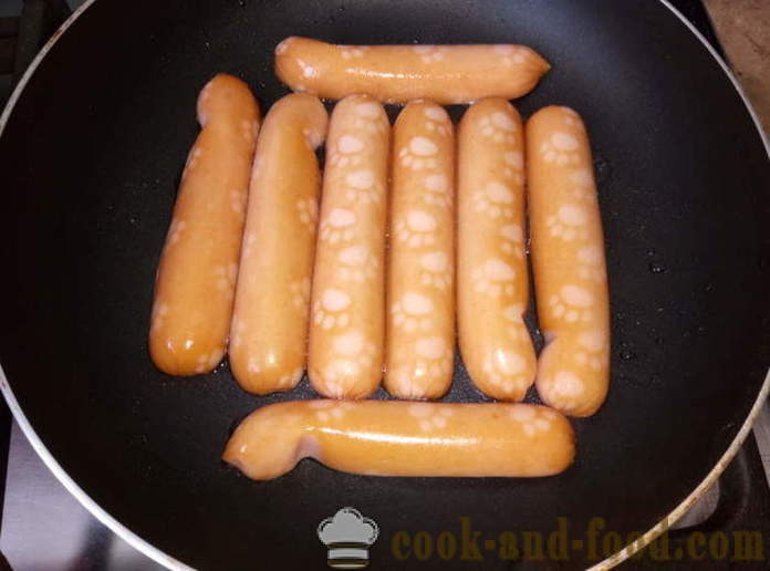 Hot dogs deliciosos con la salchicha y los vehículos - Cómo hacer un perrito caliente en casa, fotos paso a paso de la receta