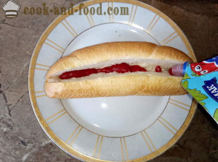 Hot dogs deliciosos con la salchicha y los vehículos - Cómo hacer un perrito caliente en casa, fotos paso a paso de la receta