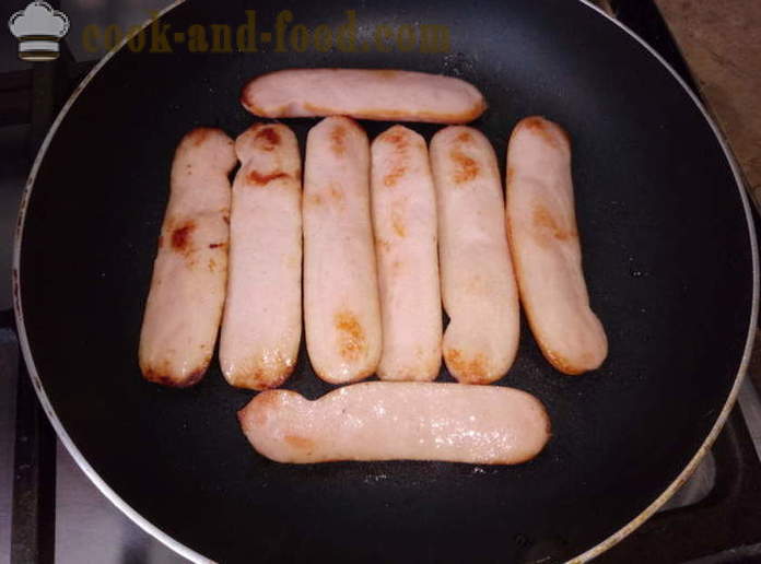 Hot dogs deliciosos con la salchicha y los vehículos - Cómo hacer un perrito caliente en casa, fotos paso a paso de la receta