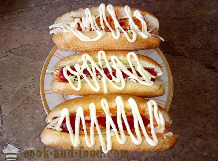 Hot dogs deliciosos con la salchicha y los vehículos - Cómo hacer un perrito caliente en casa, fotos paso a paso de la receta