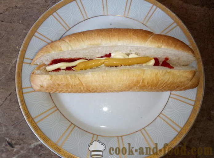 Hot dogs deliciosos con la salchicha y los vehículos - Cómo hacer un perrito caliente en casa, fotos paso a paso de la receta