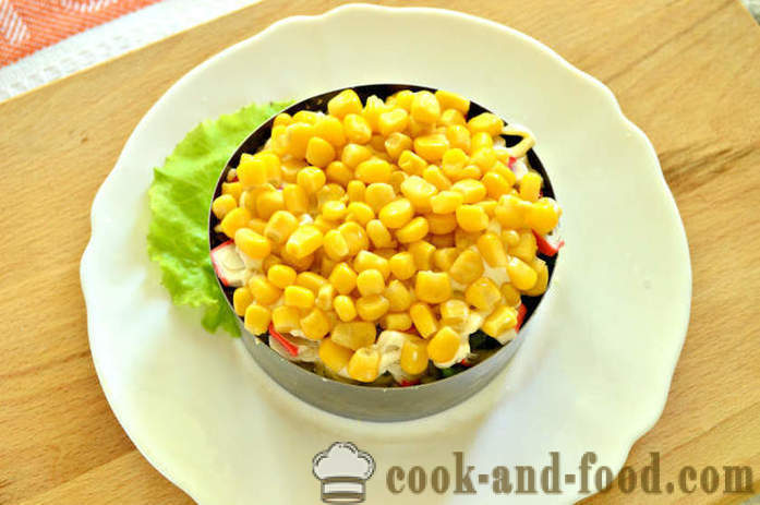 Ensalada con capas de maíz y palitos de cangrejo en lotes - cómo preparar ensalada en capas en el anillo, con un paso a paso fotos de la receta