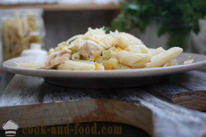 Pasta casera italiana con pollo, verduras y queso - Cómo cocinar la pasta italiana en casa, fotos paso a paso de la receta