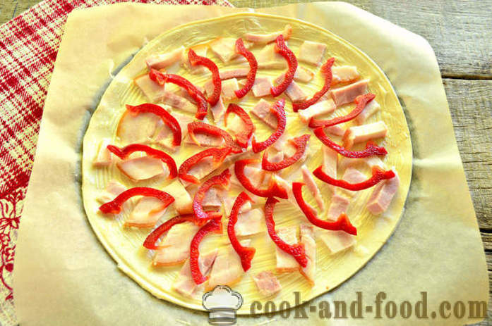 Pasteles pizza Puff Puff con tocino y pimienta - cómo preparar la pizza sin levadura de la masa, un paso a paso fotos de la receta