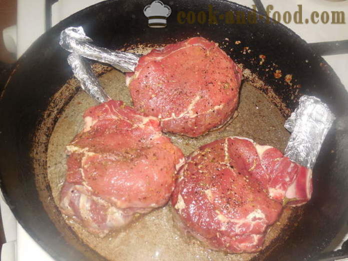 Al horno ternera lomo con hueso - cómo cocinar jugoso lomo en el hueso en el horno, con un paso a paso las fotos de la receta