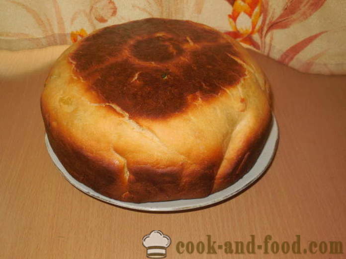 Torta sencilla multivarka Pascua con crema y leche derretido - cómo hornear un pastel en multivarka, paso a paso torta receta sencilla y foto