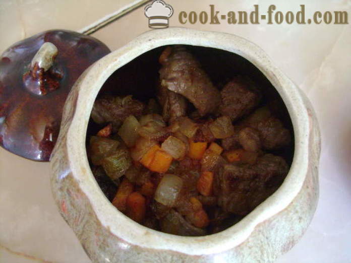Estofado de carne y patatas en el horno - la forma de cocinar las patatas en la olla con la carne, un paso a paso de la receta fotos