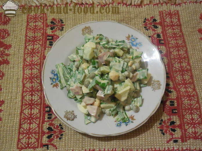 Ensalada de primavera con ajo silvestre con huevo, pepino y pimiento - cómo cocinar correctamente ensalada de ajo fresco, un paso a paso de la receta fotos