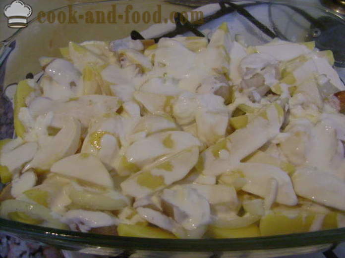 Patatas al horno con setas y crema agria - lo delicioso patatas cocidas al horno en el horno, con un paso a paso de la receta fotos