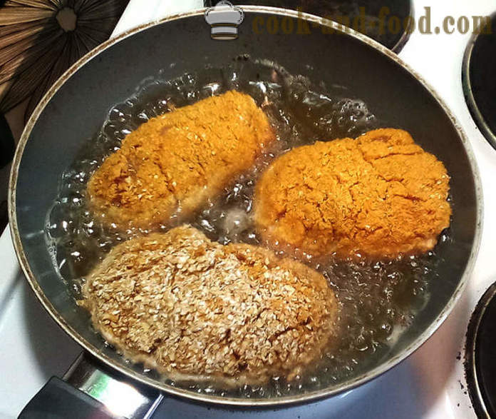 Chuletas de pollo con un delicioso relleno y crujiente - cómo hacer pasteles con una corteza y el relleno, con un paso a paso las fotos de la receta